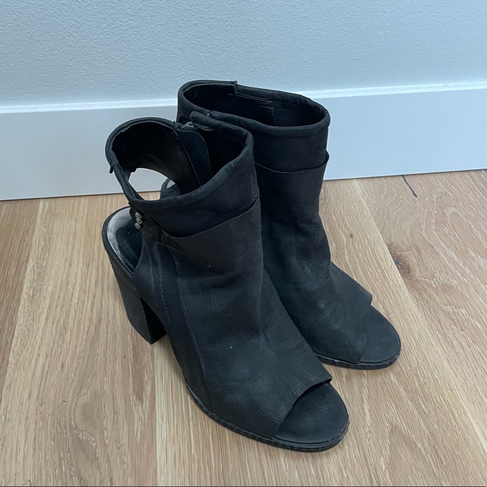 Dolce Vita Sandals
